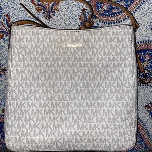Michael Kors Jet Set Crossbody